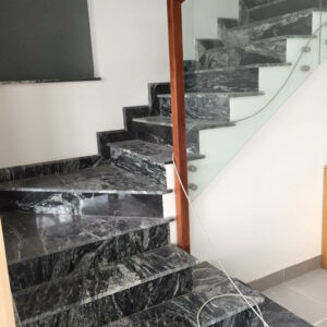 Đá ốp cầu thang ĐEN SA MẠC 3